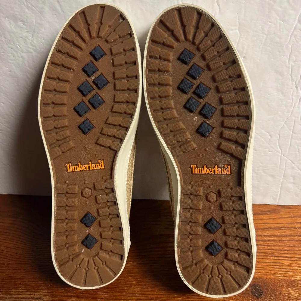 Timberland navy branding upper